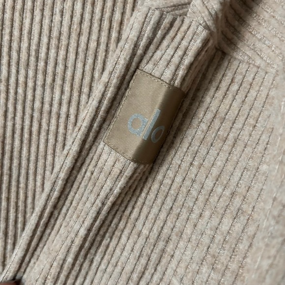Alo Yoga Muse Ribbed Cropped Hoodie Gravel Heather Tan Pullover Size Small - Picture 4 of 4